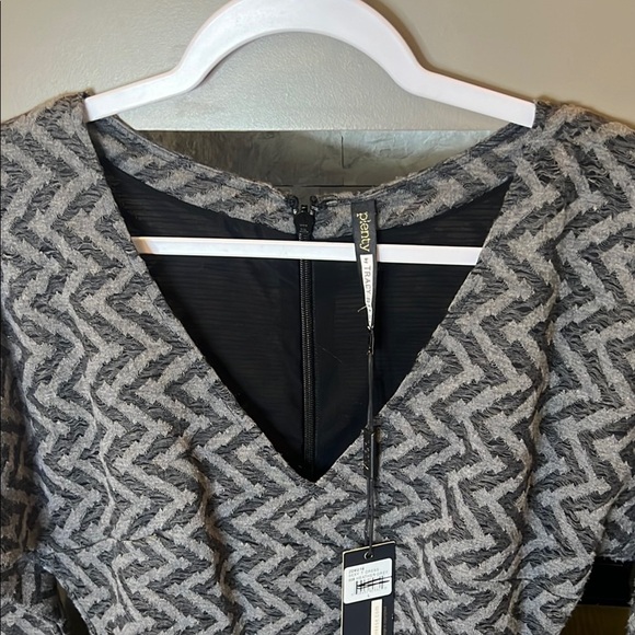 Tracy Reese Gray Bodycon Dress with V-neck and 3/4 Sleeves for Cocktail - Picture 4 of 16